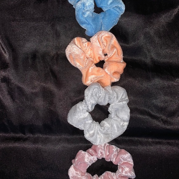 Scrunchie - Picture 2 of 6